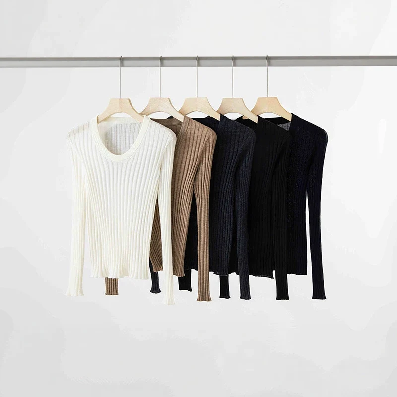 Damen Enges Feinstrick-Longsleeve mit tiefem V-Ausschnitt und breiter Rippenstruktur Nord Taschen