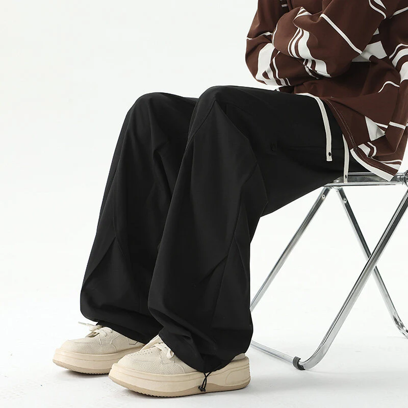 Herren Extraweite technische Cargo-Loungehose im drapierten Weitbein‑Schnitt Nord Taschen