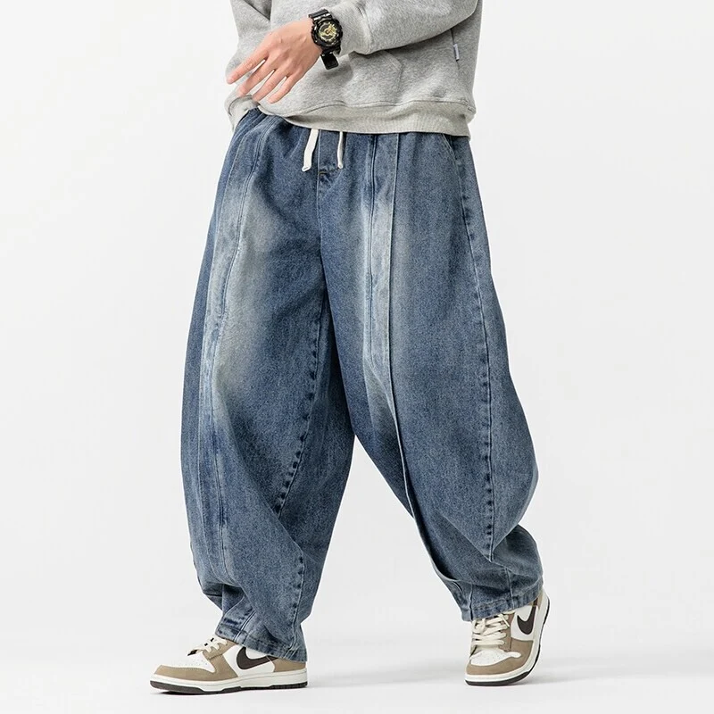 Herren Extraweite Jeanshose im Balloon‑Schnitt mit Tunnelzugbund und Längssteppungen Nord Taschen