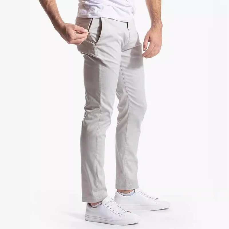 Herren Enganliegende Stretch-Chinohose mit tapered Bein und elastischem Saum Nord Taschen
