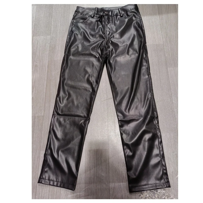 Herren Eng anliegende Hose in Lederoptik mit schmaler Silhouette und Druckknopfbund Nord Taschen