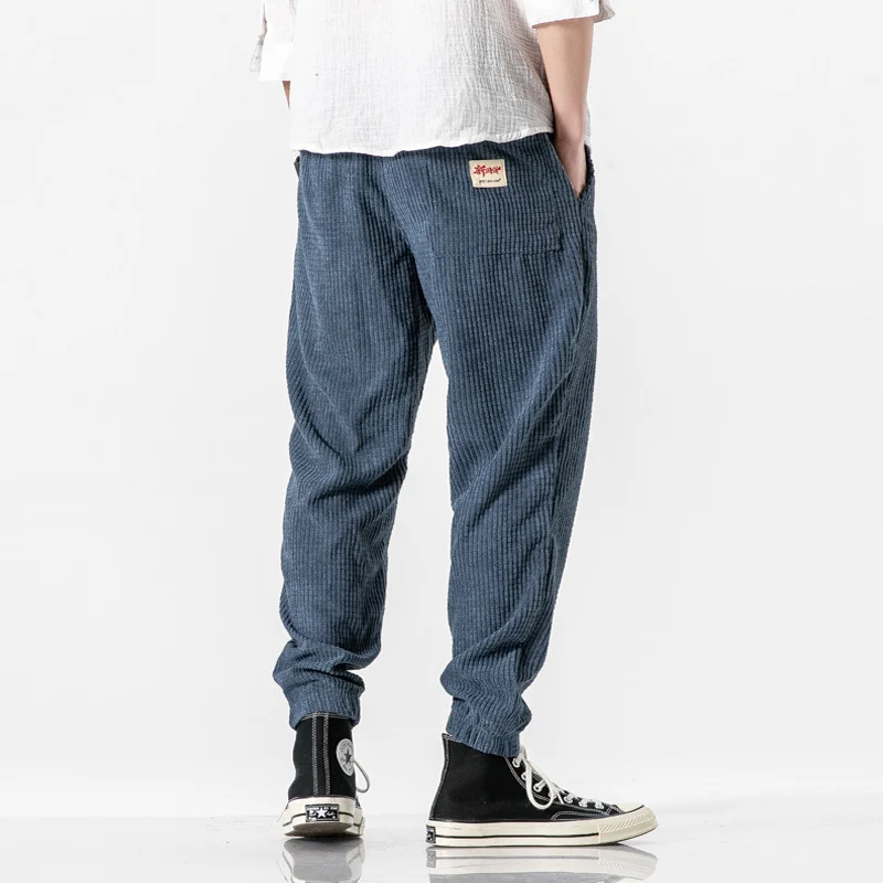 Herren Cordhose im Jogger‑Stil aus Cordvelours mit elastischem Bund und gerippten Beinabschlüssen Nord Taschen