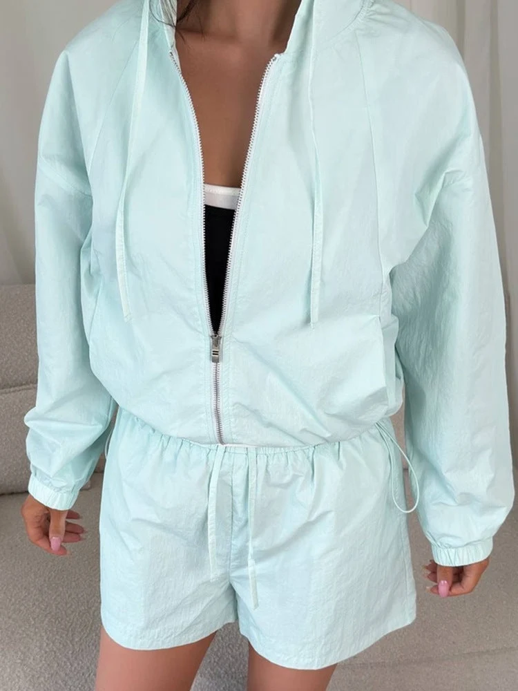 Damen lässiges Windbreaker-Set mit kurzen Hosen und Kapuze Nord Taschen
