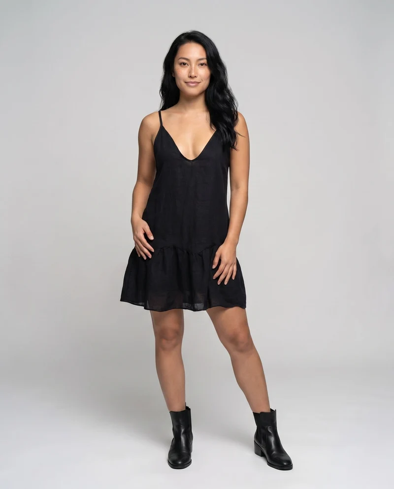 Damen sommerliches Strandkleid mit dekorativem Rüschenabschluss