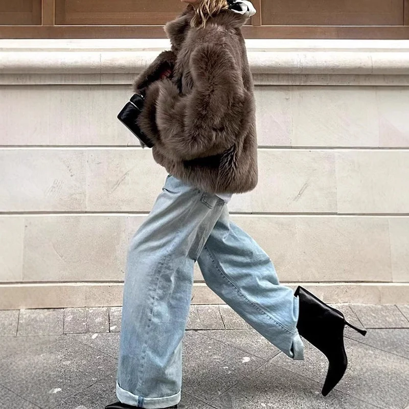 Damen Pelzjacke im modernen Oversize-Stil mit gemütlichem Kragen