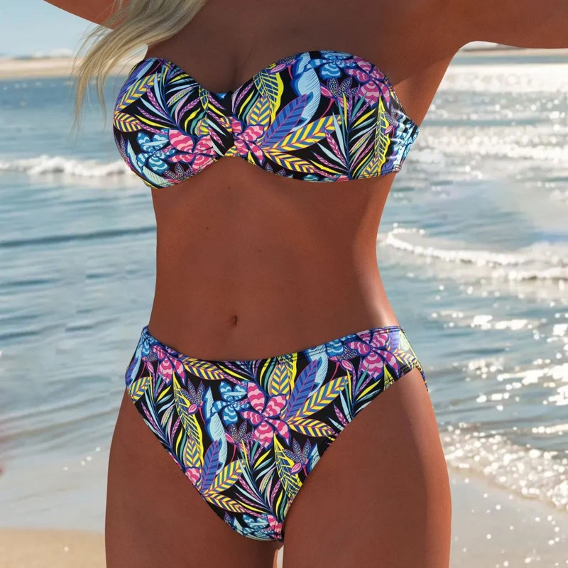 Damen Bikini-Set mit elegantem Bandeau-Oberteil und hochgeschnittenen Shorts Nord Taschen