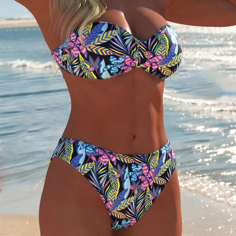 Damen Bikini-Set mit elegantem Bandeau-Oberteil und hochgeschnittenen Shorts Nord Taschen