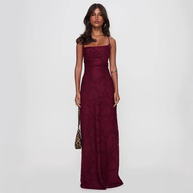 Damen Elegantes und figurumspielendes Abendkleid mit floralen Applikationen