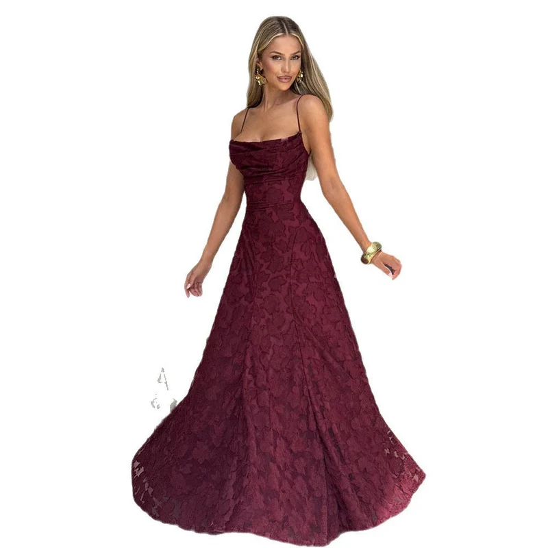 Damen Elegantes und figurumspielendes Abendkleid mit floralen Applikationen