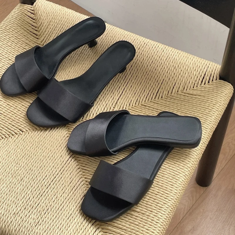 Damen elegante Flache Sandalen mit modischem Riemendesign Nord Taschen
