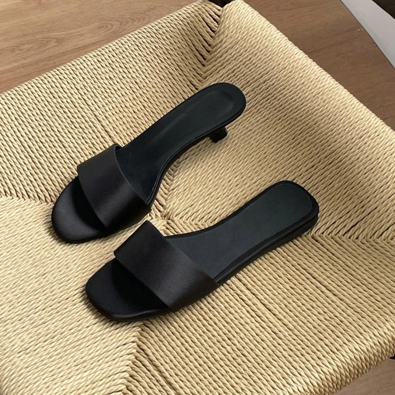 Damen elegante Flache Sandalen mit modischem Riemendesign Nord Taschen
