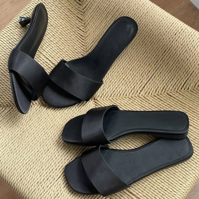 Damen elegante Flache Sandalen mit modischem Riemendesign Nord Taschen