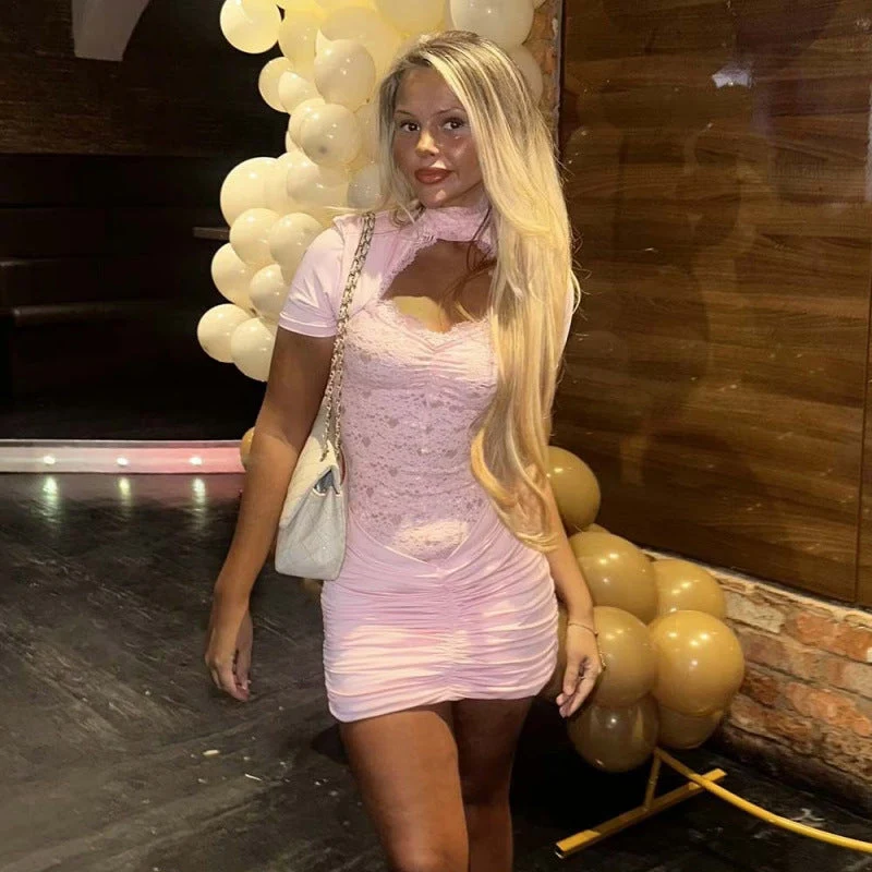 Damen Mini-Kleid mit sexy Rüschen und Spitzenakzenten