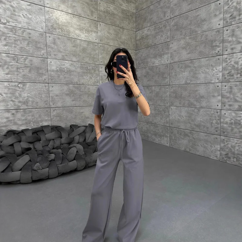 Damen Komfortabler und stilvoller Jumpsuit mit weitem Bein