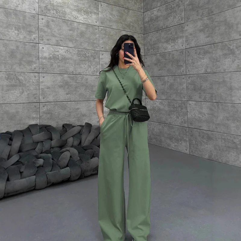 Damen Komfortabler und stilvoller Jumpsuit mit weitem Bein
