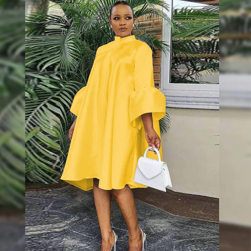 Damen Oversize Kleid mit trompetenförmigen Ärmeln und hohem Kragen