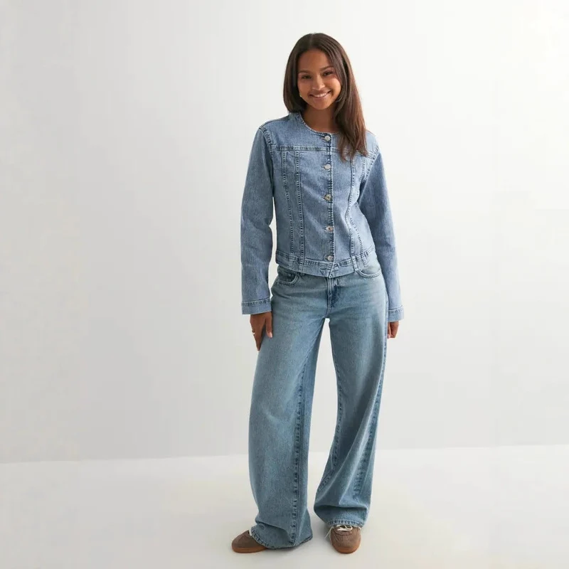 Damen zeitlose Denim-Jacke im modernen Schnitt