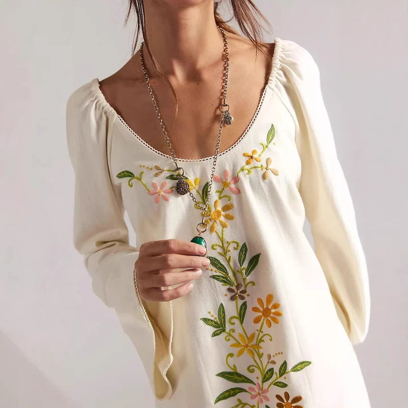 Damen Blusenkleid mit floralen Stickereien und weit ausgestellten Ärmeln Nord Taschen