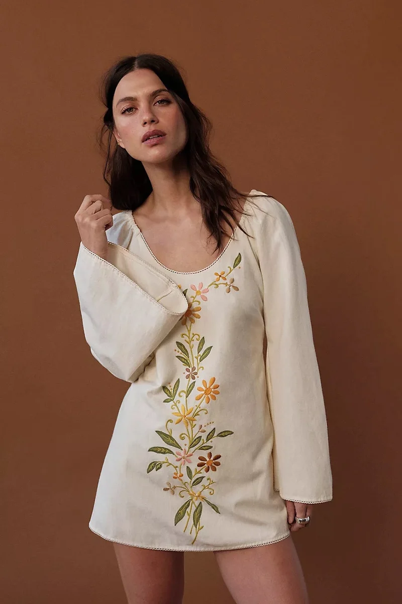Damen Blusenkleid mit floralen Stickereien und weit ausgestellten Ärmeln Nord Taschen