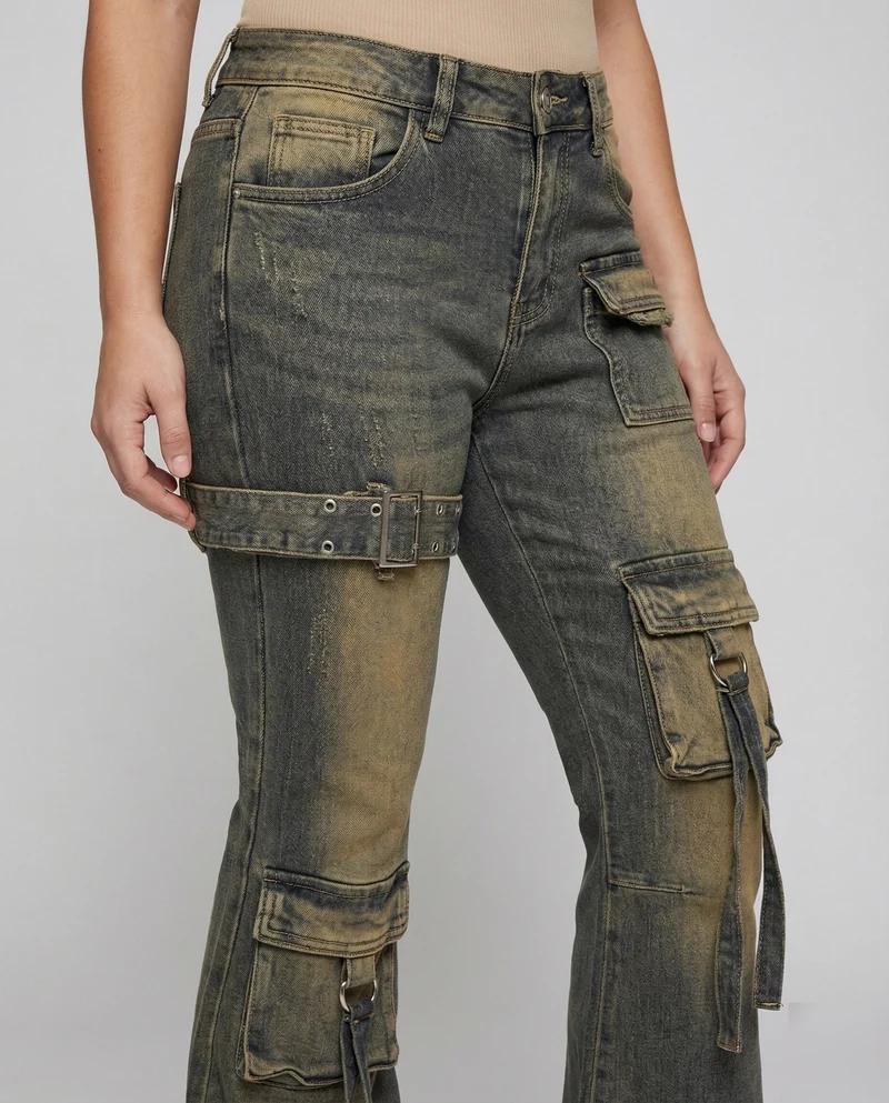 Damen Schlagjeans Cargo-Taschen Schnallen-Details