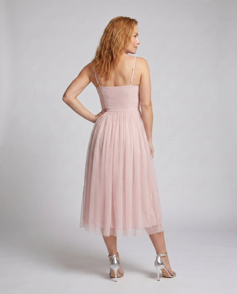 Damen Elegantes und fließendes Maxikleid mit schulterfreiem Design