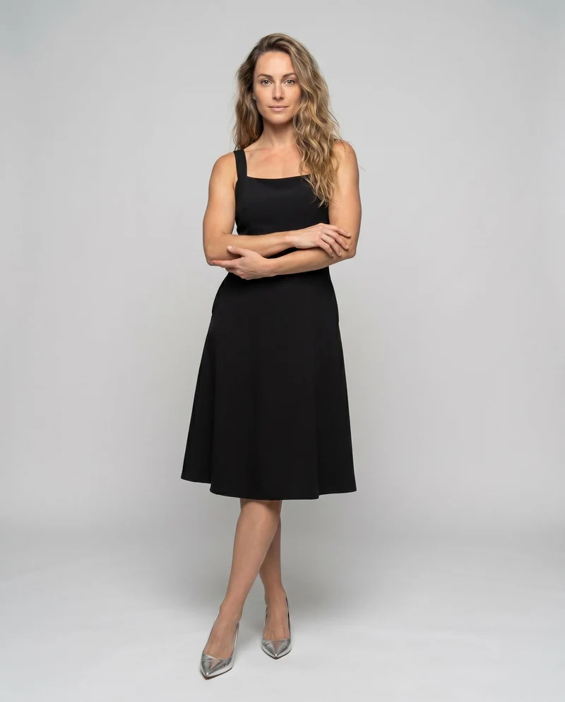 Damen elegantes Midi-Kleid mit schmalen Trägern und weit ausgestelltem Rock