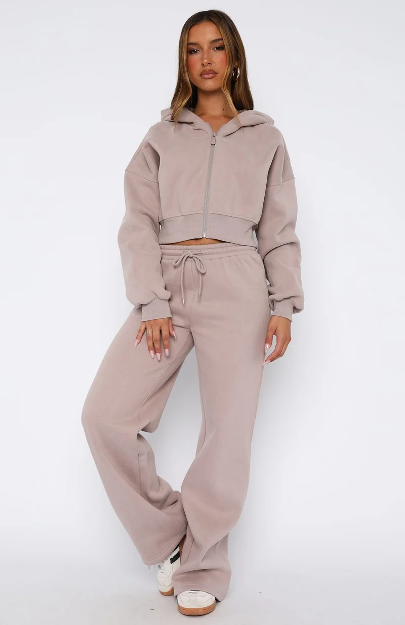 Damen moderner Cropped Hoodie und weite Jogginghose Set Nord Taschen