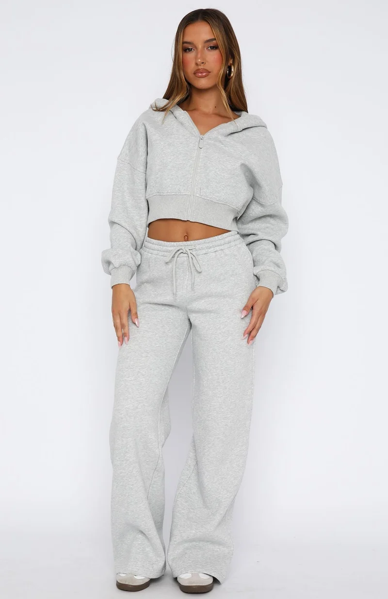 Damen moderner Cropped Hoodie und weite Jogginghose Set Nord Taschen