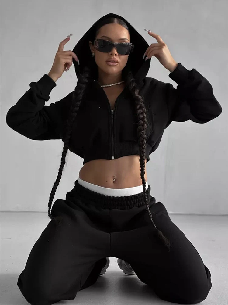 Damen moderner Cropped Hoodie und weite Jogginghose Set Nord Taschen