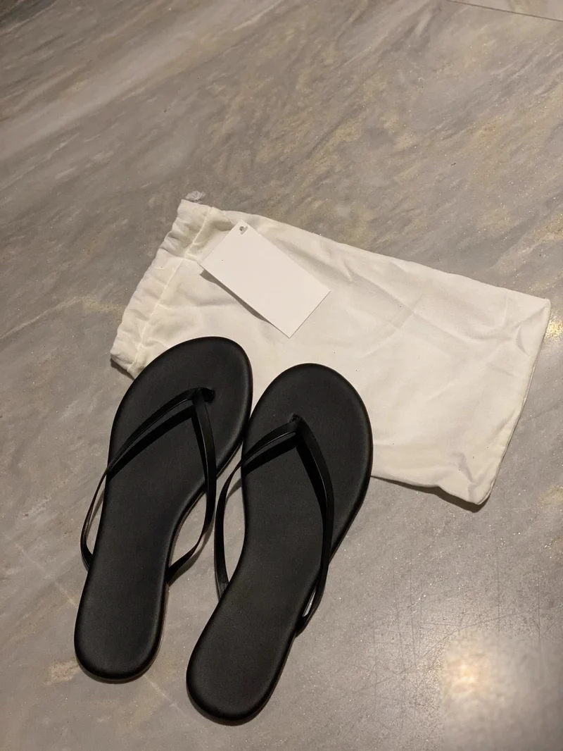Damen Elegante Flip-Flops mit schimmerndem Riemen und komfortabler Sohle