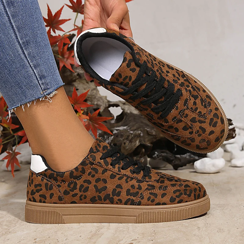 Damen Sneakers im attraktiven Leopardenmuster mit atmungsaktiver Oberflächenstruktur