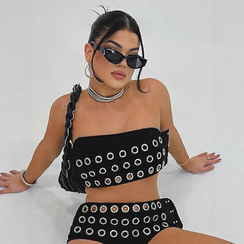Damen Modische Shorts mit auffälliger Ösenverzierung