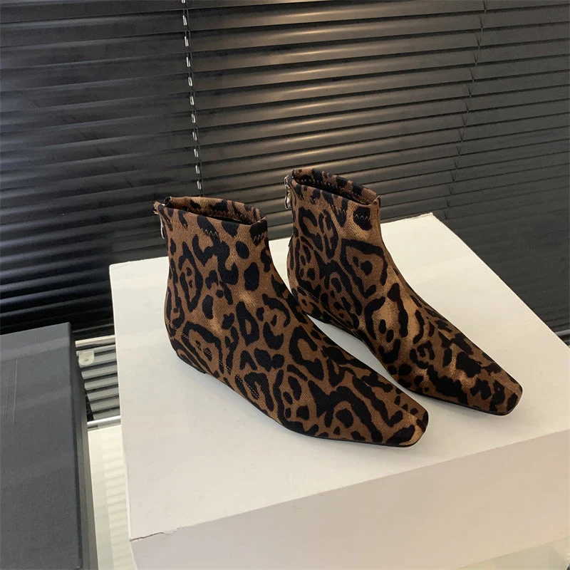 Damen modische Ankle Boots aus feinem Wildleder mit spitzem Schnitt und leichter Keilsohle