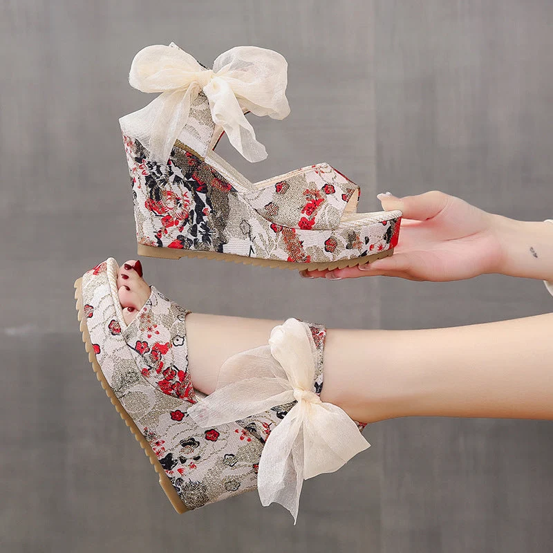 Damen Wedge-Sandaletten mit floralem Design und dekorativem Schleifendetail