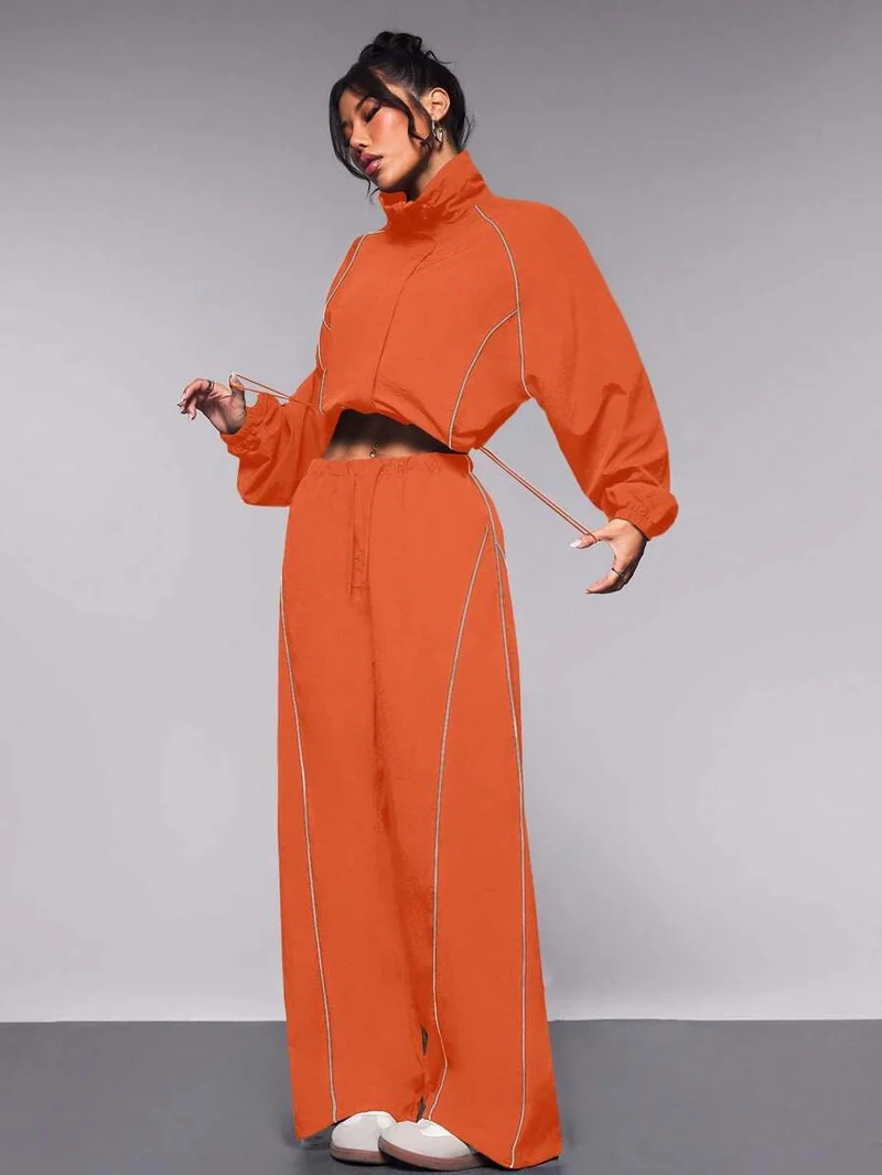 Damen modische Windbreaker-Jacke im lässigen Schnitt mit elastischen Details und hohem Kragen