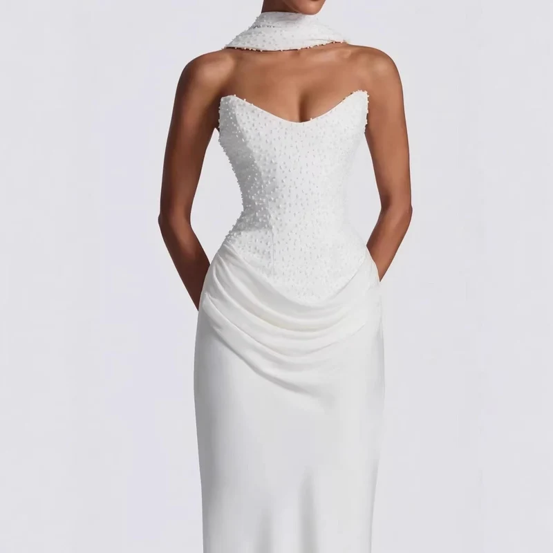 Damen Elegantes trägerloses Hochzeitskleid mit fließendem Rock Nord Taschen