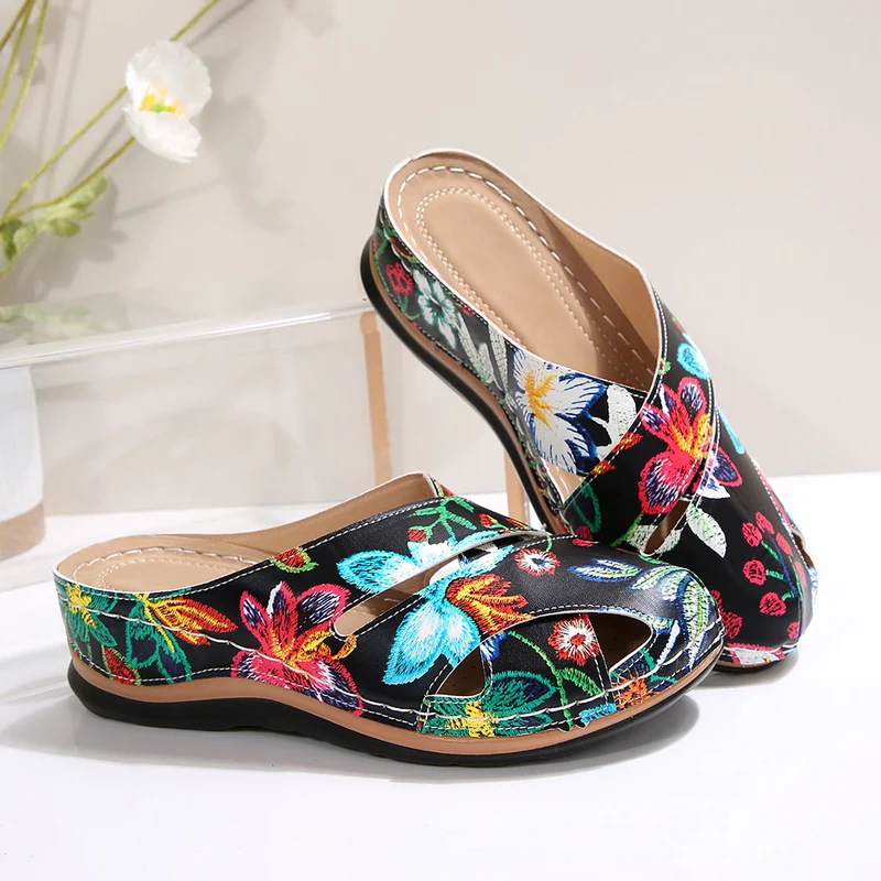 Damen Komfortable Clogs mit dekorativen floralen Stickereien Nord Taschen