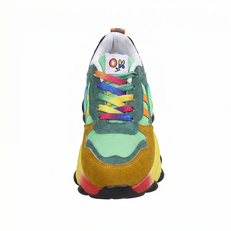 Bunte orthopädische Turnschuhe mit Stil