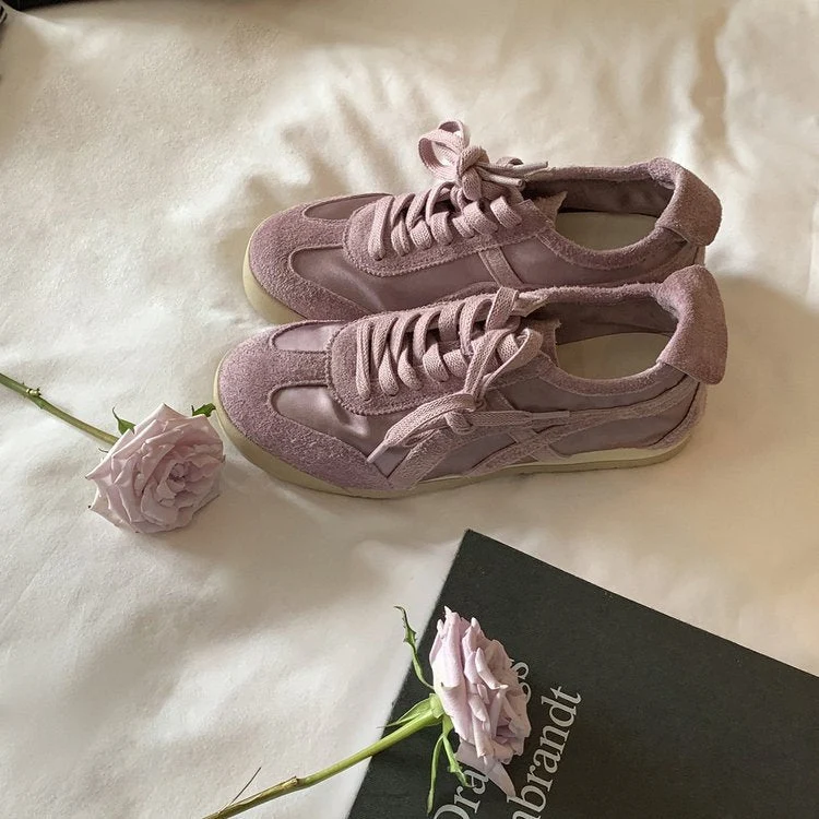 Damen Freizeitsneaker mit weichem Veloursleder und detailreicher Schnürung