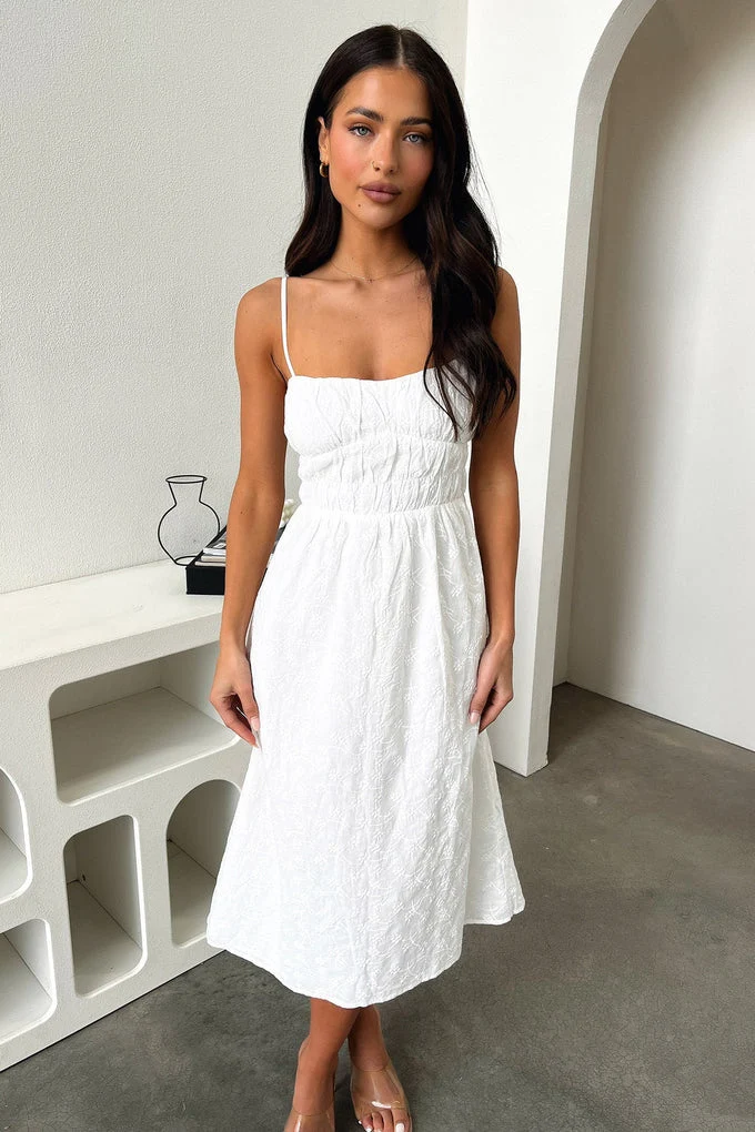 Damen Sommerliches Midi-Kleid mit verstellbaren Spaghettiträgern und Raffung Nord Taschen