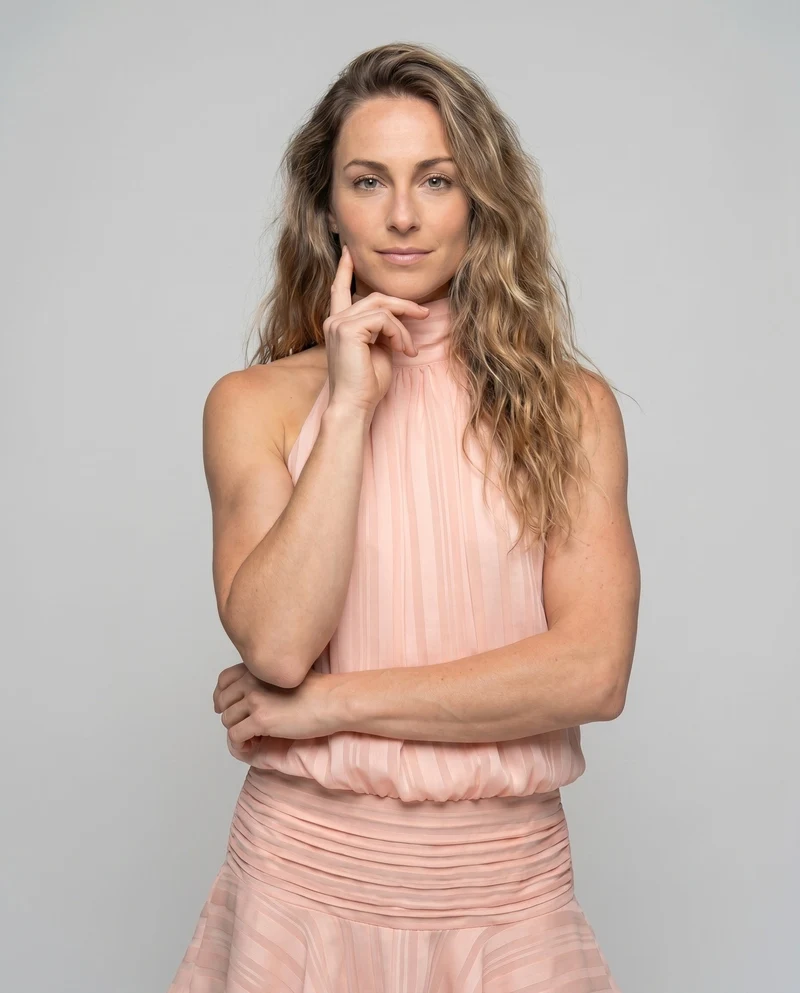 Damen stilvolles Halterkleid mit verspieltem Rüschensaum