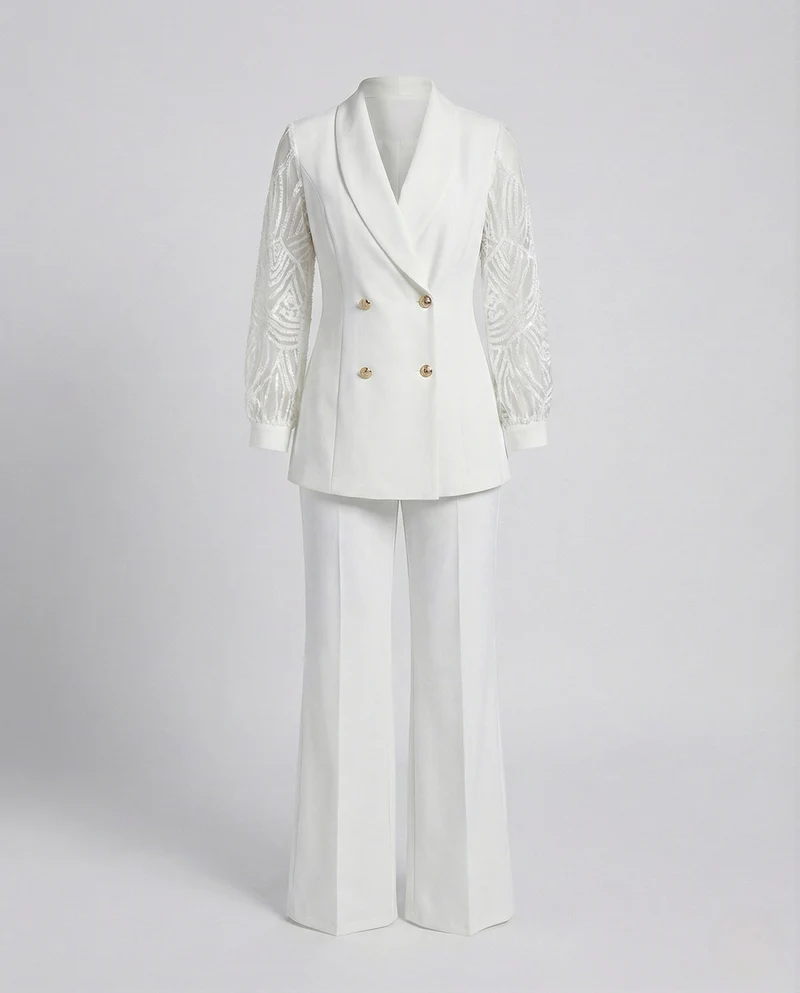 Damen Eleganter Hosenanzug mit Schalkragen und Spitzenärmeln