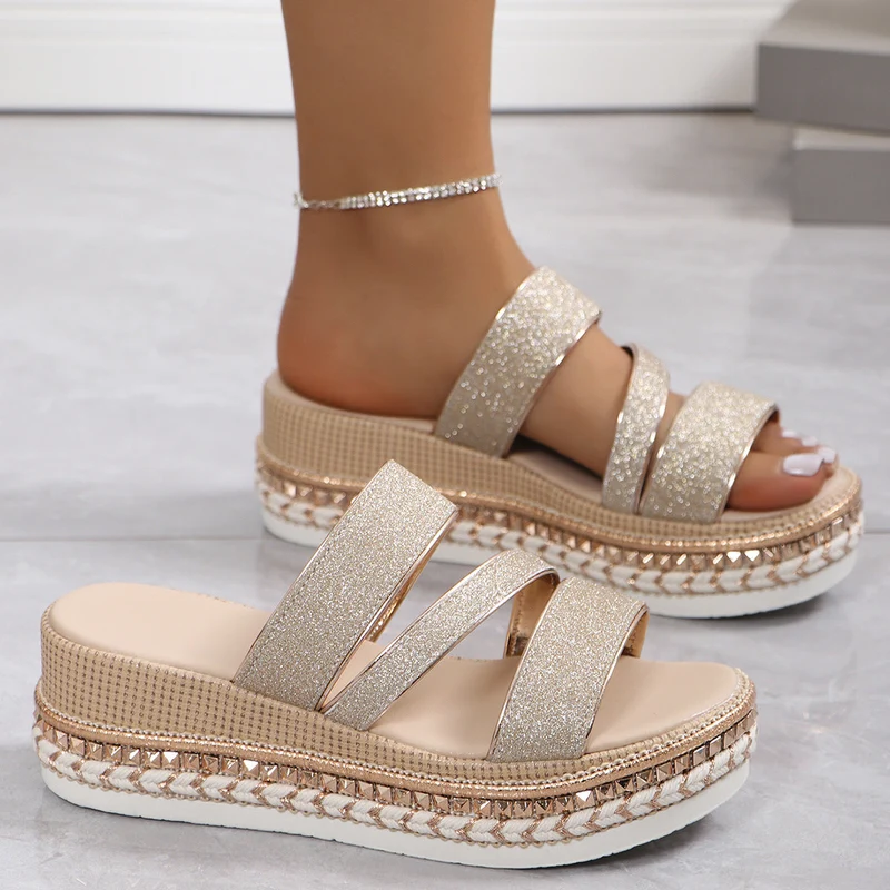 Damen Riemensandalen mit modischer Schmuckverzierung und Plateau-Rand