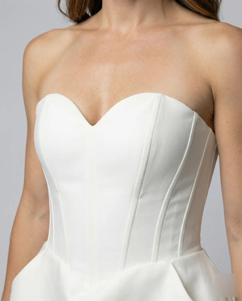Damen trägerloses Corsagen-Minikleid mit Ballonrock
