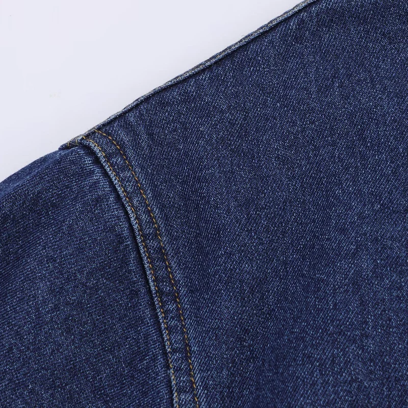 Damen modische Denimjacke mit hohem Kragen und seitlichen Taschen