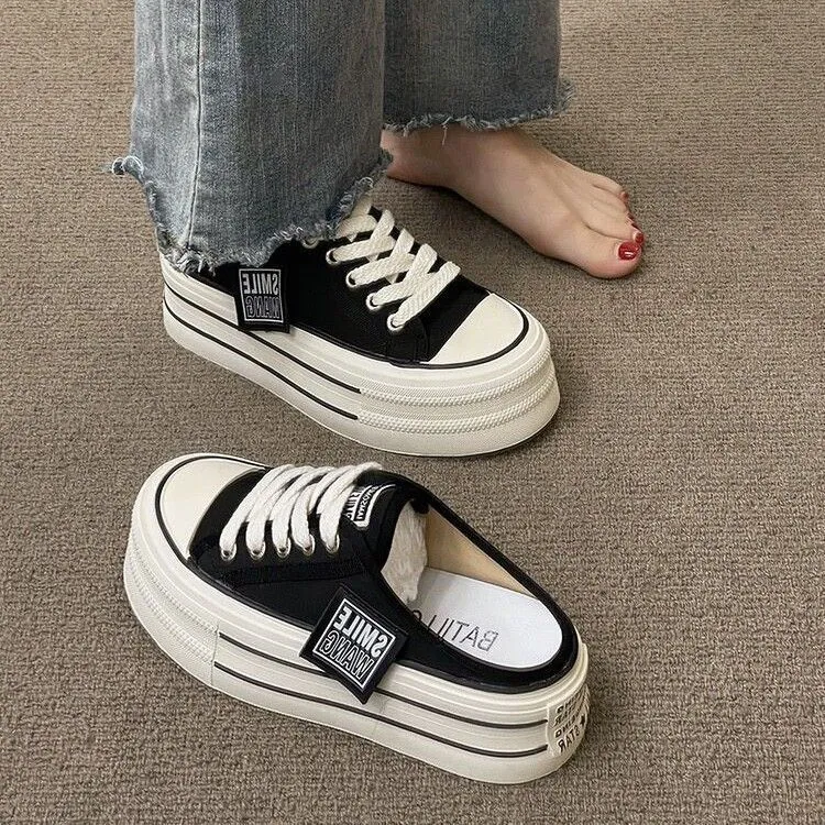 Damen Lässige Canvas-Sneaker mit strapazierfähigem Obermaterial und unverwechselbarem Design