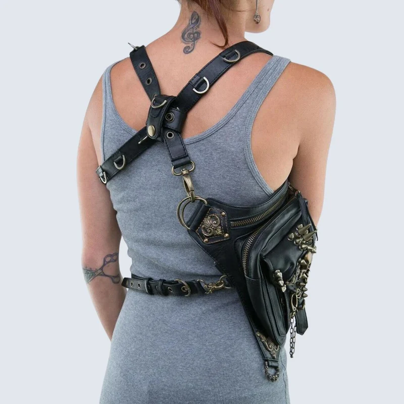 Gothic Gürteltasche mit Totenkopf-Verzierungen