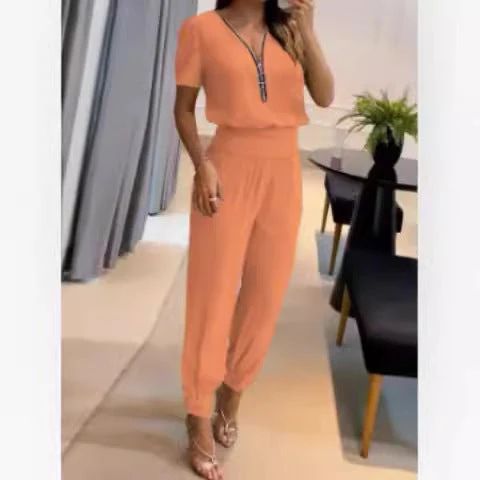 Damen Jumpsuit mit hochgeschlossenem Kragen und seitlichem Reißverschluss