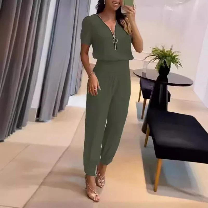 Damen Jumpsuit mit hochgeschlossenem Kragen und seitlichem Reißverschluss
