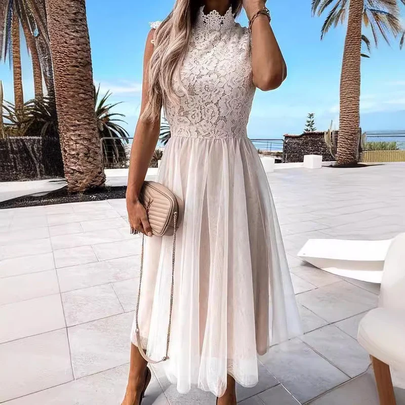 Damen Elegantes Spitzenkleid mit hochgeschlossenem Ausschnitt und transparenter Rockpartie Nord Taschen